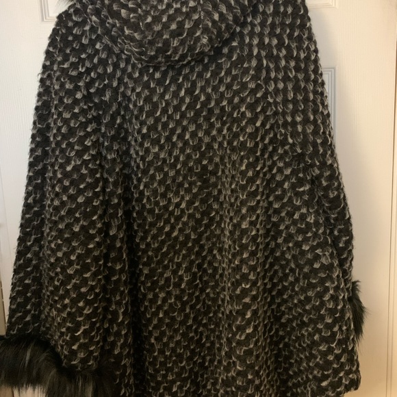 BELLA  AMORE  ITALY WOOL CAPE COAT - Picture 2 of 10